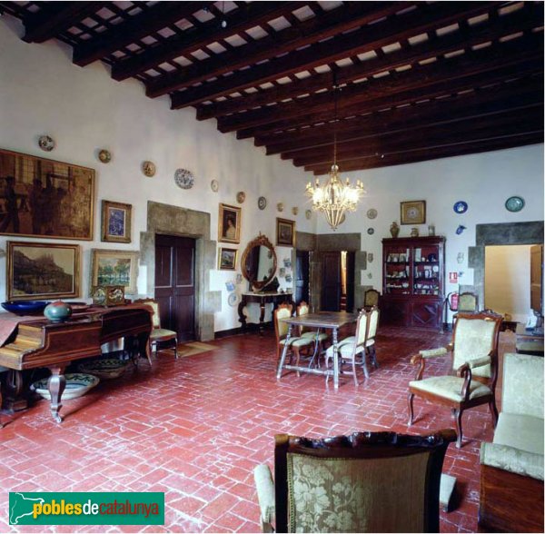 Cornellà de Llobregat - Can Famades (masia-museu Serra) Cornellà de Llobregat - Can Famades (masia-museu Serra)