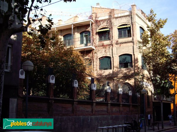 Sabadell - Col·legi Sagrada Família (Foto: Joan Sánchez Sabé, 2006) Sabadell - Col·legi Sagrada Família