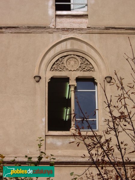 Escola Pia, detall d'una finestra (Foto: Joan Sánchez Sabé, 2006) Escola Pia, detall d'una finestra