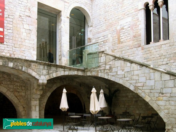 Barcelona - Palau Finestres (Foto: Albert Esteves, 2006) Barcelona - Palau Finestres