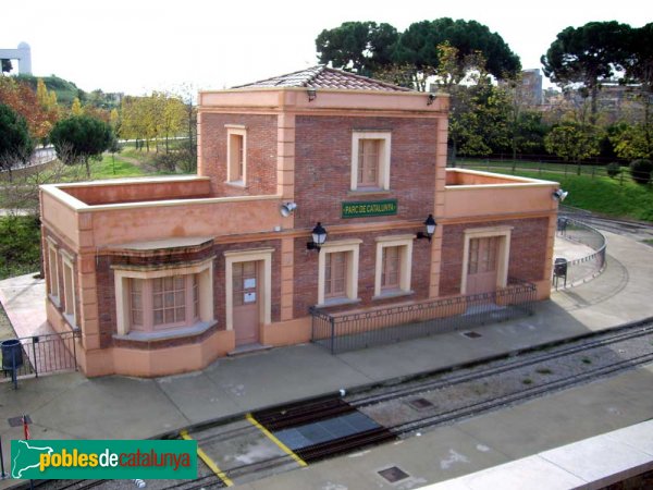 Parc Catalunya, Estació del tren miniatura (Foto: Joan Sánchez Sabé, 2006) Parc Catalunya, Estació del tren miniatura