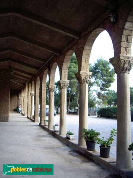 Església de Sant Salvador, porxo d'ingrés (Foto: Joan Sánchez Sabé, 2006) Església de Sant Salvador, porxo d'ingrés