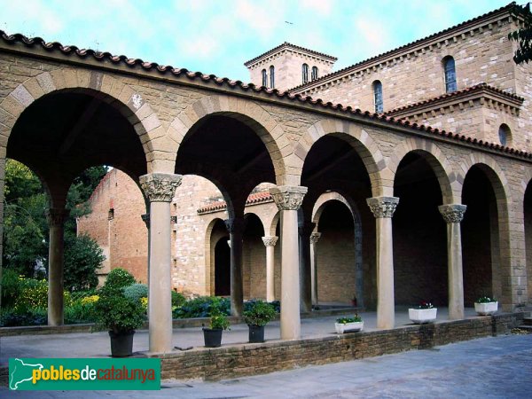 Església de la parròquia de Sant Salvador, porxo d'ingrés (Foto: Joan Sánchez Sabé, 2006) Església de la parròquia de Sant Salvador, porxo d'ingrés