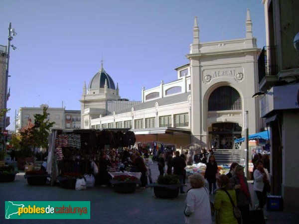 El Mercat, en actiu, pels volts de Nadal (Foto: Joan Sánchez Sabé, 2006) El Mercat, en actiu, pels volts de Nadal