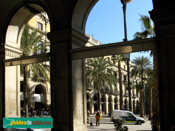 Barcelona - Plaça Reial (Foto: Albert Esteves, 2007) Barcelona - Plaça Reial