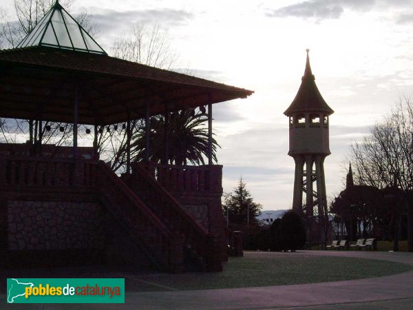 Torre de l'Aigua i la Glorieta del parc Taulí (Foto: Joan Sánchez Sabé, 2007) Torre de l'Aigua i la Glorieta del parc Taulí