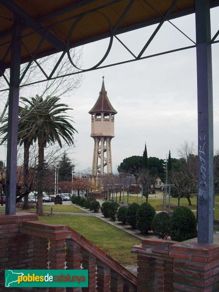 Torre de l'Aigua, des de la Glorieta del parc Taulí (Foto: Joan Sánchez Sabé, 2007) Torre de l'Aigua, des de la Glorieta del parc Taulí
