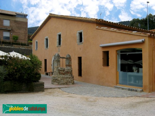 Cabrils - Ca l'Estrany (Foto: Albert Esteves, 2007) Cabrils - Ca l'Estrany