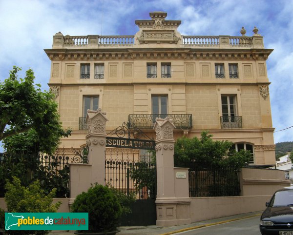 Cabrils - Escola Tolrà (Foto: Albert Esteves, 2007) Cabrils - Escola Tolrà