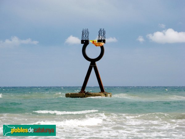 Torredembarra - Escultura <i>Alfa i Omega</i> (Foto: Albert Esteves, 2007) Torredembarra - Escultura <i>Alfa i Omega</i>
