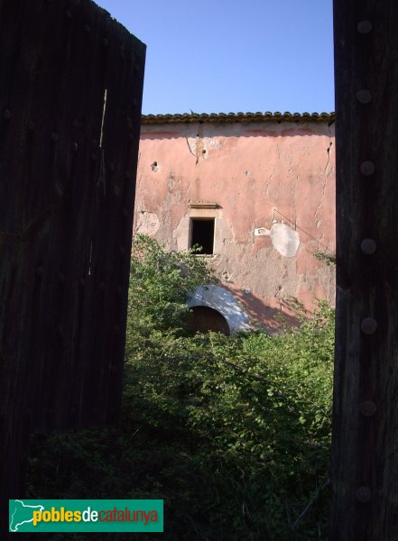 Can Capella, portal amb arc dovellat