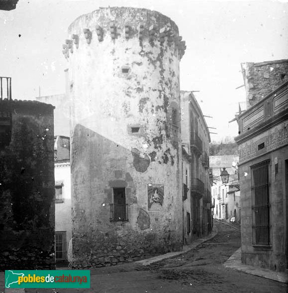 Arenys de Mar - Torre d'en Llobet (Foto: Josep Salvany - Fons Salvany, Biblioteca de Catalunya, 1916) Arenys de Mar - Torre d'en Llobet
