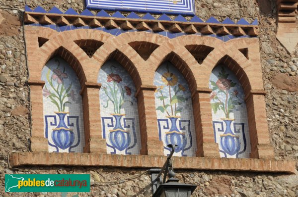 Torre del Bolet, detall de la façana (Foto: Joan Sánchez Sabé, 2007) Torre del Bolet, detall de la façana