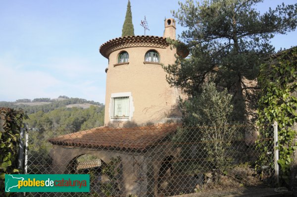 Una de les cases de les Arenes (Foto: Joan Sánchez Sabé, 2007) Una de les cases de les Arenes