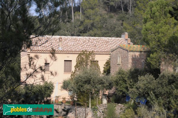 Una de les cases de les Arenes (Foto: Joan Sánchez Sabé, 2007) Una de les cases de les Arenes