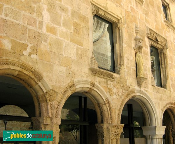 Tarragona - Antic Hospital de Santa Tecla (Foto: Albert Esteves, 2008) Tarragona - Antic Hospital de Santa Tecla