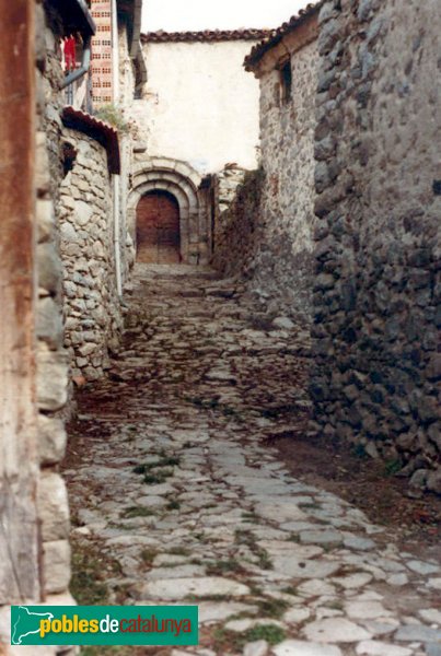 Lles - Poble de Músser. Carrer Església