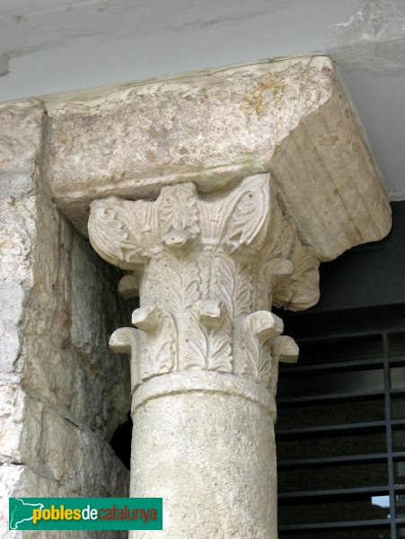 Cornellà de Llobregat - Capitell de l'Ajuntament (Foto: Albert Esteves, 2008) Cornellà de Llobregat - Capitell de l'Ajuntament