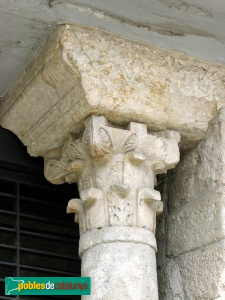 Cornellà de Llobregat - Capitell de l'Ajuntament (Foto: Albert Esteves, 2008) Cornellà de Llobregat - Capitell de l'Ajuntament