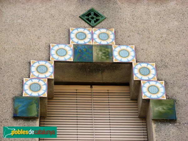 Cornellà de Llobregat - Carrer Ametller, 31 (Foto: Albert Esteves, 2008) Cornellà de Llobregat - Carrer Ametller, 31