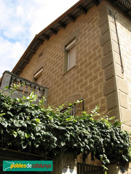 Cornellà de Llobregat - Carrer Ametller, 26 (Foto: Albert Esteves, 2008) Cornellà de Llobregat - Carrer Ametller, 26