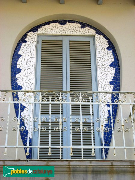 Cornellà de Llobregat - Carrer Ametller, 29 (Foto: Albert Esteves, 2008) Cornellà de Llobregat - Carrer Ametller, 29