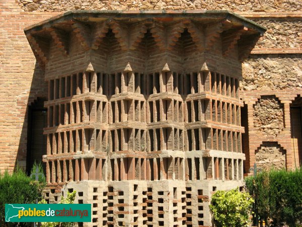 Colònia Güell - Ca l'Espinal (Foto: Albert Esteves, 2008) Colònia Güell - Ca l'Espinal