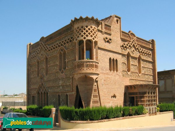 Colònia Güell - Ca l'Espinal (Foto: Albert Esteves, 2008) Colònia Güell - Ca l'Espinal