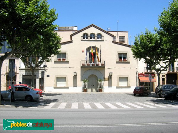 Esplugues de Llobregat - Ajuntament (Foto: Albert Esteves, 2008) Esplugues de Llobregat - Ajuntament