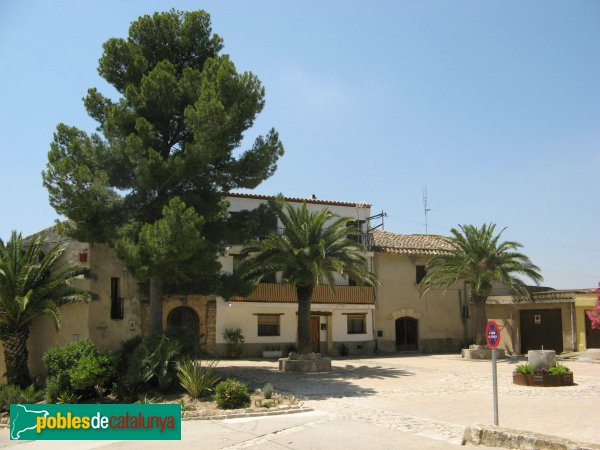 Renau - Plaça de l'Església (Foto: Albert Esteves, 2008) Renau - Plaça de l'Església