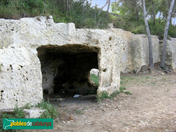 Tarragona - Tamarit, casa excavada a la roca (Foto: Albert Esteves, 2008) Tarragona - Tamarit, casa excavada a la roca