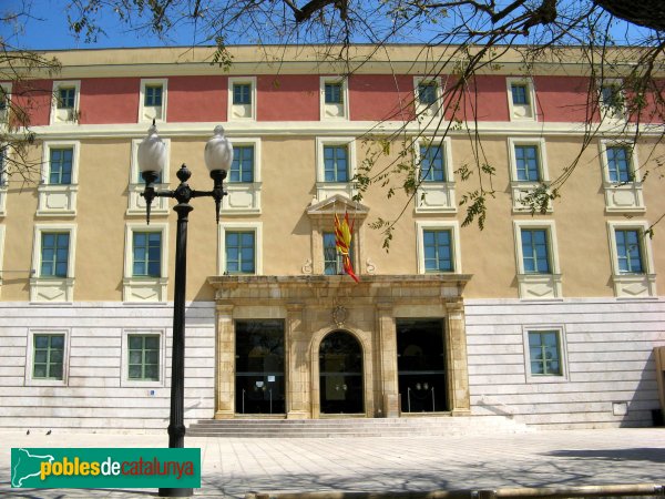 Tarragona - Edifici de la Beneficència (Foto: Albert Esteves, 2008) Tarragona - Edifici de la Beneficència