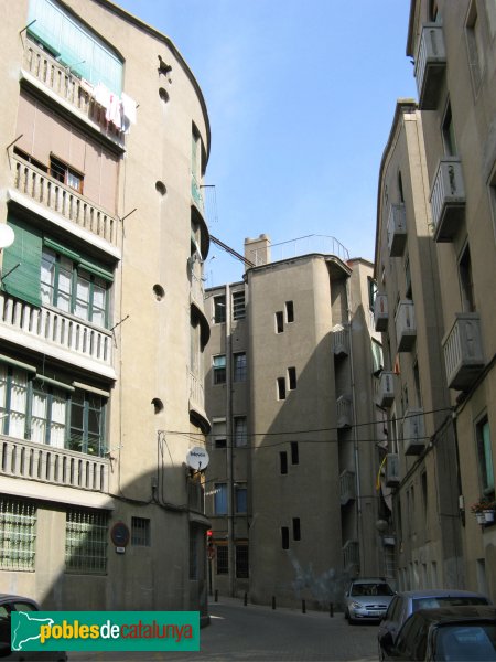 Sant Feliu de Llobregat - Pisos Bertrand (Foto: Albert Esteves, 2008) Sant Feliu de Llobregat - Pisos Bertrand