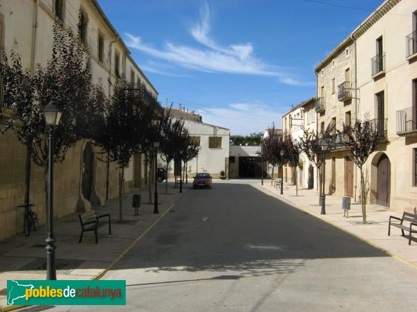 Ivars d'Urgell - Plaça Doctor Segarra (Foto: Albert Esteves, 2008) Ivars d'Urgell - Plaça Doctor Segarra