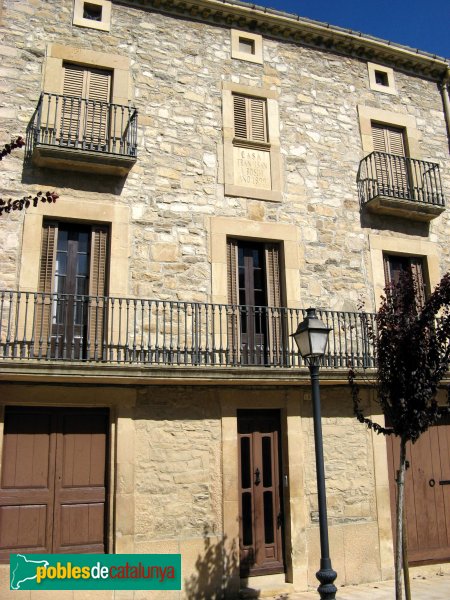 Ivars d'Urgell - Plaça Doctor Segarra (Foto: Albert Esteves, 2008) Ivars d'Urgell - Plaça Doctor Segarra