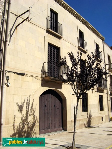 Ivars d'Urgell - Plaça Doctor Segarra (Foto: Albert Esteves, 2008) Ivars d'Urgell - Plaça Doctor Segarra