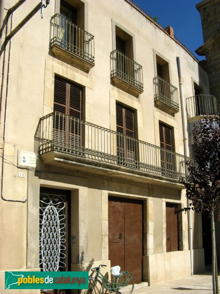 Ivars d'Urgell - Plaça Doctor Segarra (Foto: Albert Esteves, 2008) Ivars d'Urgell - Plaça Doctor Segarra