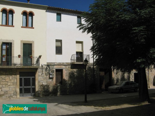 Ivars d'Urgell - Plaça Homenatge a la Vellesa (Foto: Albert Esteves, 2008) Ivars d'Urgell - Plaça Homenatge a la Vellesa