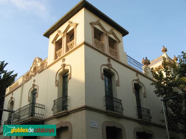 Begues - Petit Casal (Foto: Albert Esteves, 2008) Begues - Petit Casal