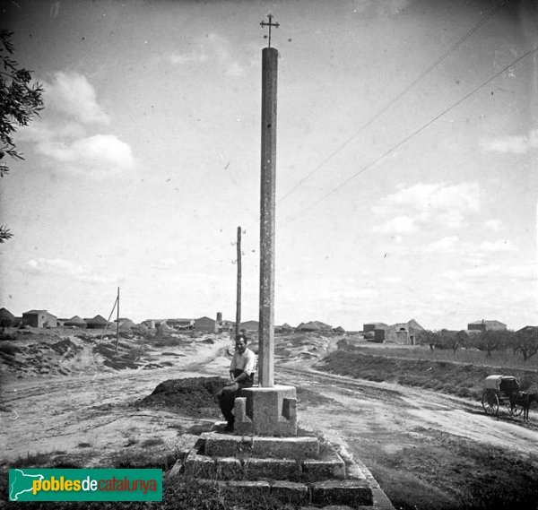 Linyola - Creu dels Olivers (Foto: <i>Josep Salvany - Fons Salvany. Biblioteca de Catalunya</i>, 1922) Linyola - Creu dels Olivers