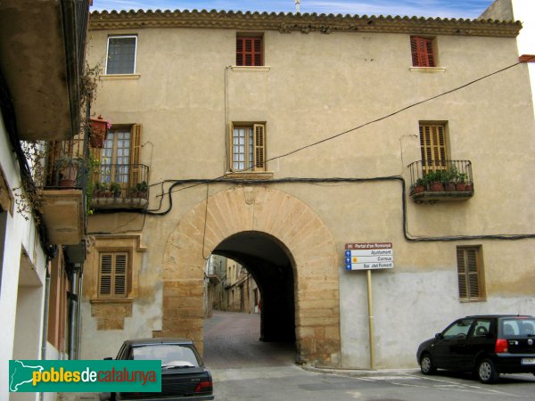 Piera - Portal Romanyà (Foto: Albert Esteves, 2008) Piera - Portal Romanyà