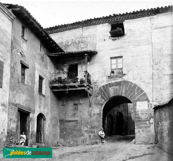 Piera - Portal Romanyà (Foto: Josep Salvany - Fons Salvany, Biblioteca de Catalunya, 1914) Piera - Portal Romanyà
