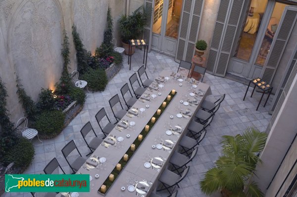 Barcelona - Pati del Palau Moxó, abans de la reforma. Barcelona - Pati del Palau Moxó, abans de la reforma.