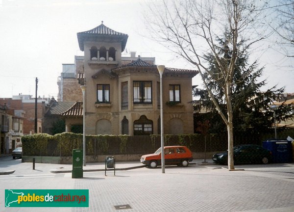 Cornellà de Llobregat - Can Riu o Cal Tolosa (Foto: <i>David Marín</i>, 2004) Cornellà de Llobregat - Can Riu o Cal Tolosa