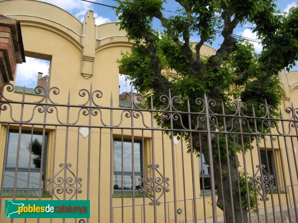 Òdena - Centre Fraternal Instructiu (Foto: Albert Esteves, 2009) Òdena - Centre Fraternal Instructiu