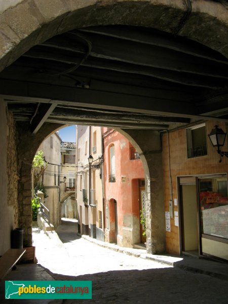Sant Martí de Tous - Carrer de les Voltes (Foto: Albert Esteves, 2009) Sant Martí de Tous - Carrer de les Voltes