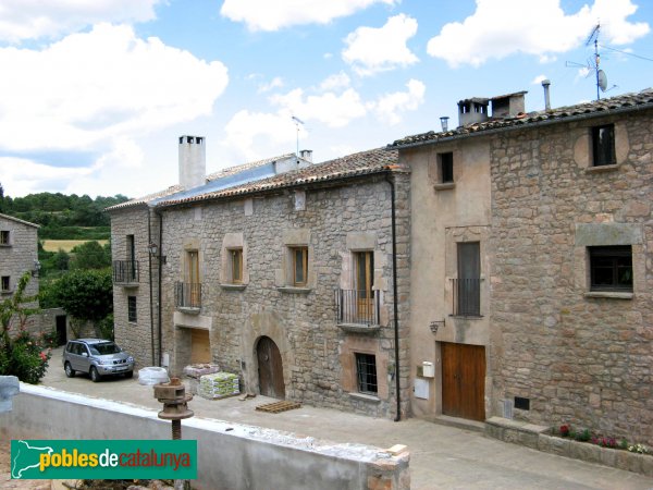 Sant Pere Sallavinera - Carrer Major (Foto: Albert Esteves, 2009) Sant Pere Sallavinera - Carrer Major