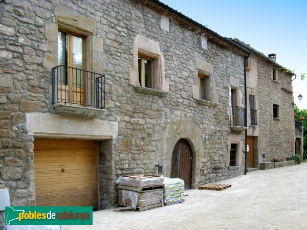 Sant Pere Sallavinera - Carrer Major (Foto: Albert Esteves, 2009) Sant Pere Sallavinera - Carrer Major