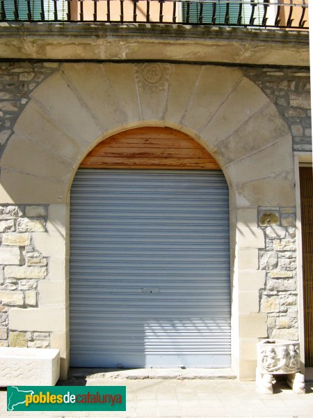 Montmaneu - Nucli antic, portal de 1700 (Foto: Albert Esteves, 2009) Montmaneu - Nucli antic, portal de 1700