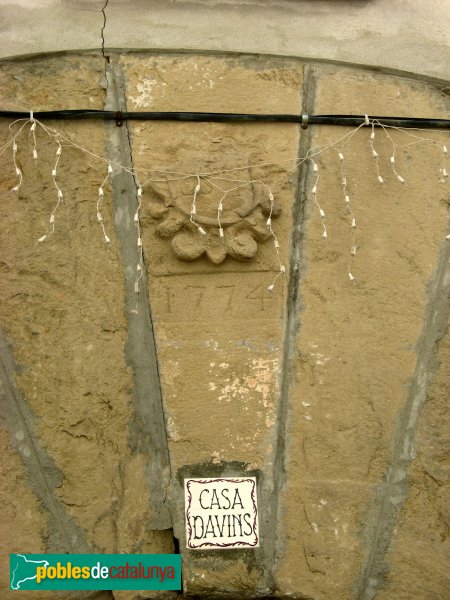 Argençola - Escut d'un portal (Foto: Albert Esteves, 2009) Argençola - Escut d'un portal